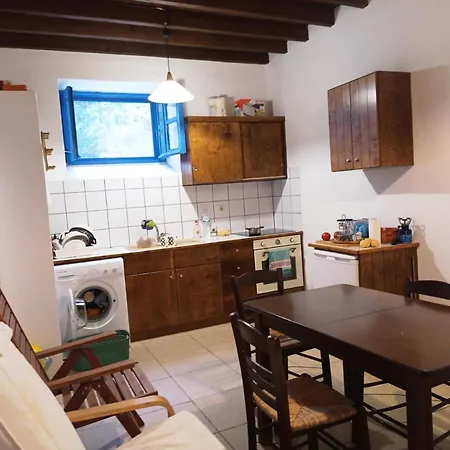 Quiet Stone House In Nisyros فيلة Mandrákion