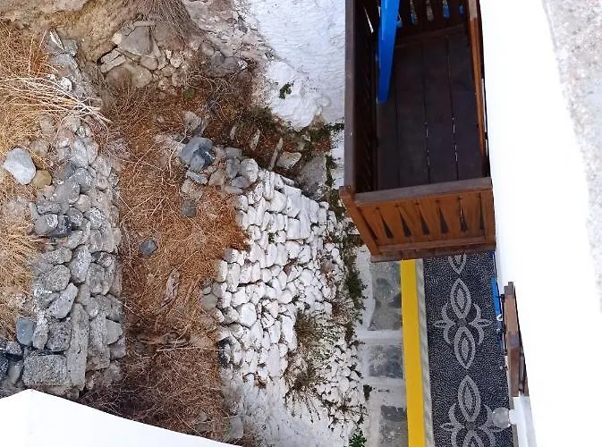 Quiet Stone House In Nisyros فيلة Mandrákion