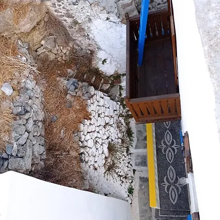 Quiet Stone House In Nisyros ヴィラ Mandrákion