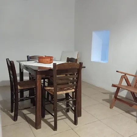 Quiet Stone House In Nisyros * Mandrákion