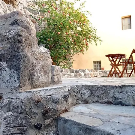 ヴィラ Quiet Stone House In Nisyros *