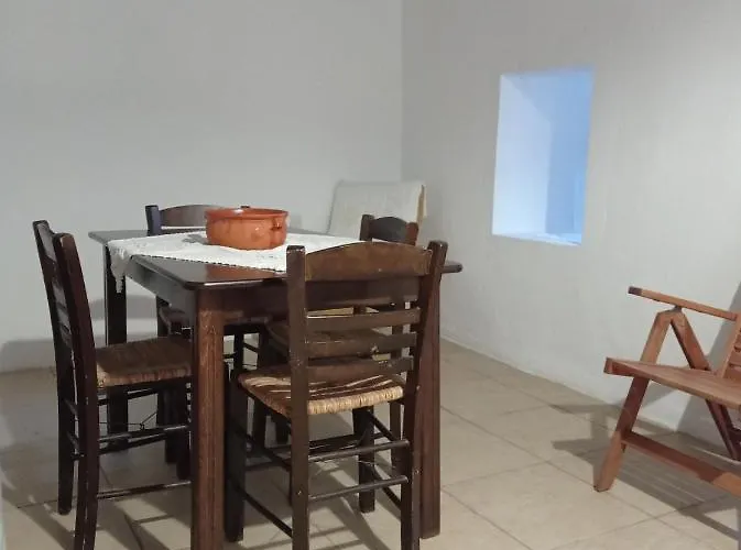 Quiet Stone House In Nisyros * Mandrákion